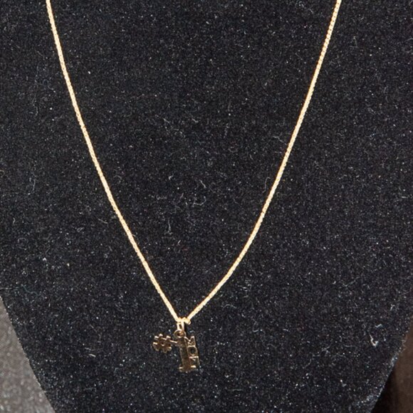 14K Gold Filled "#1 MOM" Pendant on 14K Gold Filled Chain - Picture 4 of 5